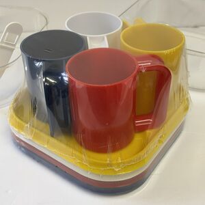 Retro Snak Pak Ingrid Plates Mugs Vintage 70-80’s Camping 8 Pc with Case NEW